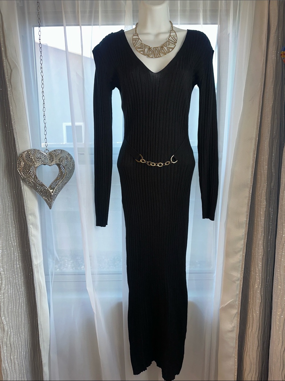 Fashion Nova Black Ribbed V-Neck Maxi Dress with Chain Waist Accent